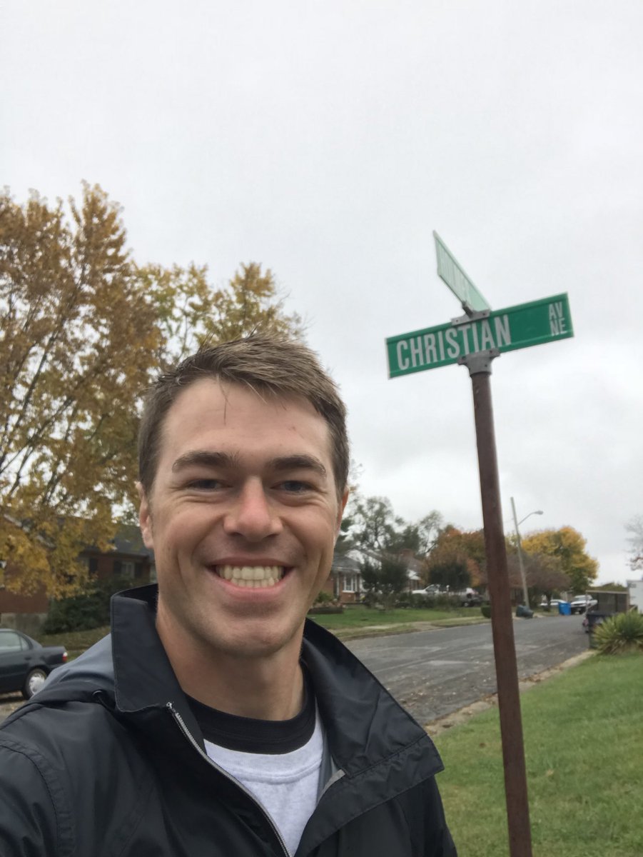 JChrisReeves's tweet photo. Lots of @EdWGillespie supporters on my street! #EdforVirginia #Election2017 #VAGov https://t.co/prhaanS8GS