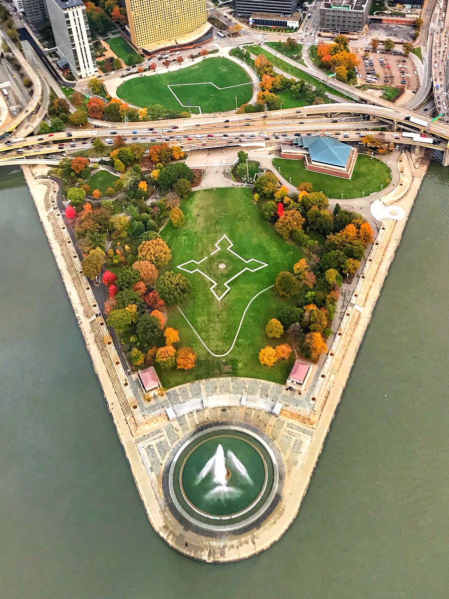 RubenACampos's tweet photo. Vivid fall colors at the Point. #Chopper11 #Pittsburgh #PointStatePark #FallinPA 🍁#wpxi https://t.co/lScUYMcypL