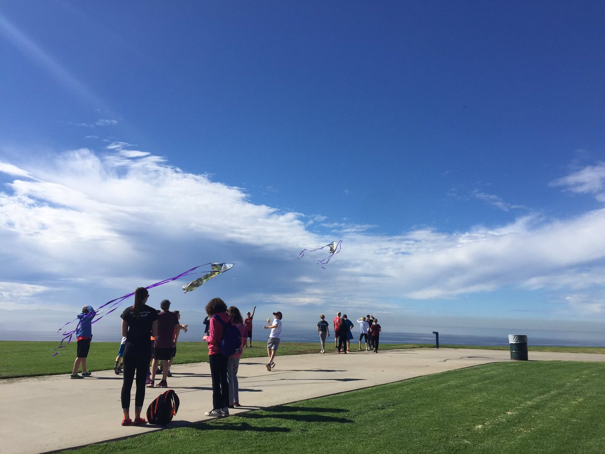 PinnaclePeakES's tweet photo. Working together to build and fly kites! https://t.co/shjIjx2yUd