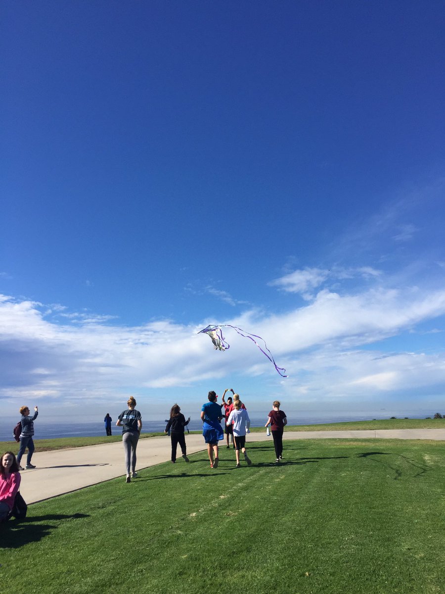 PinnaclePeakES's tweet photo. Working together to build and fly kites! https://t.co/shjIjx2yUd