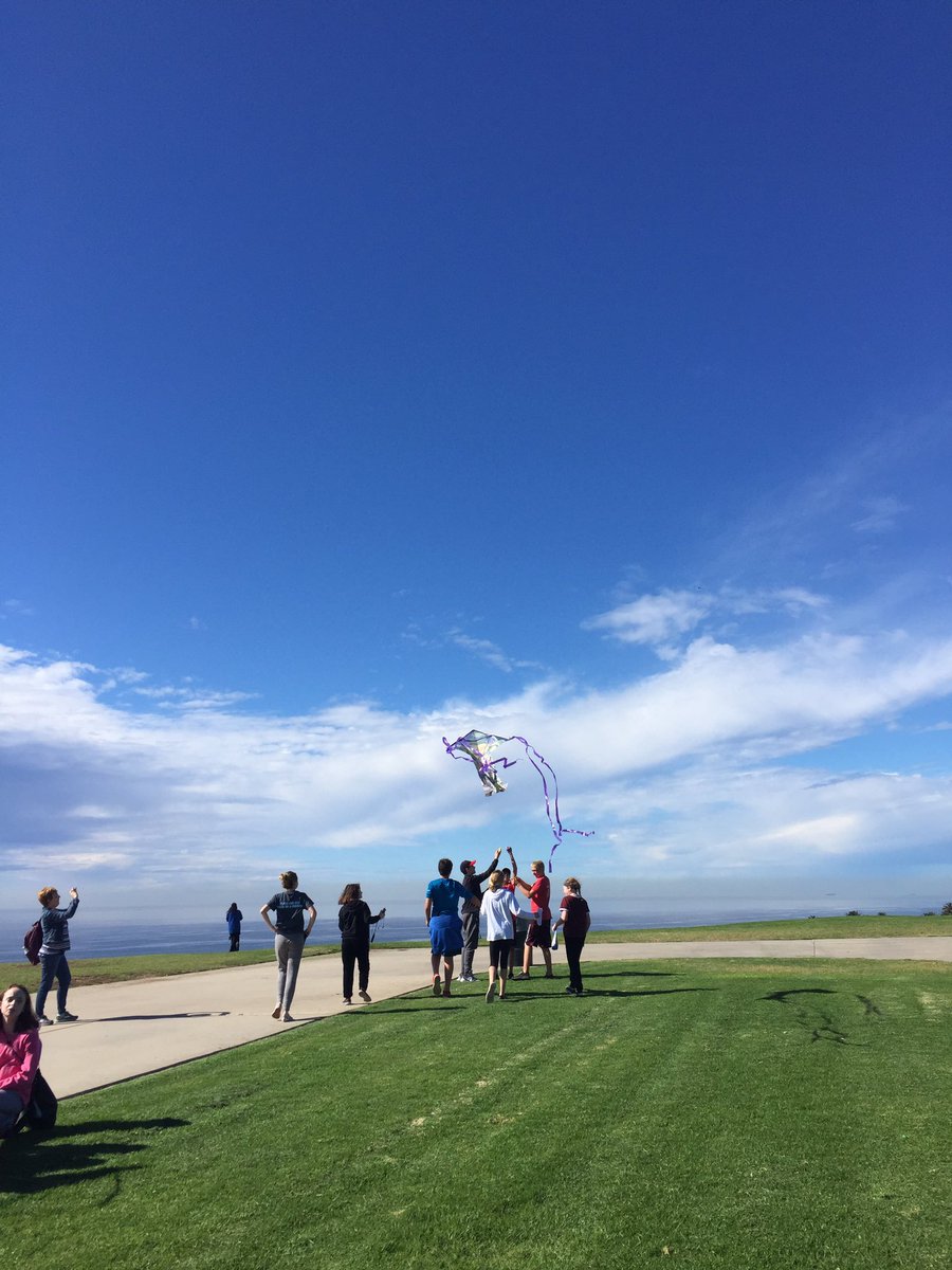 PinnaclePeakES's tweet photo. Working together to build and fly kites! https://t.co/shjIjx2yUd