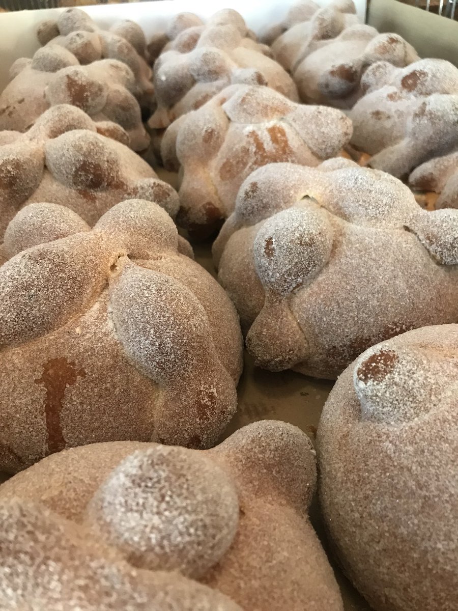 Daniel_Ovadia's tweet photo. Bienvenidos a @NudoNegro_DO algunos de los mejores panaderos de México. Convivio por fin de temporada de #Pandemuerto https://t.co/8bbDzz70II