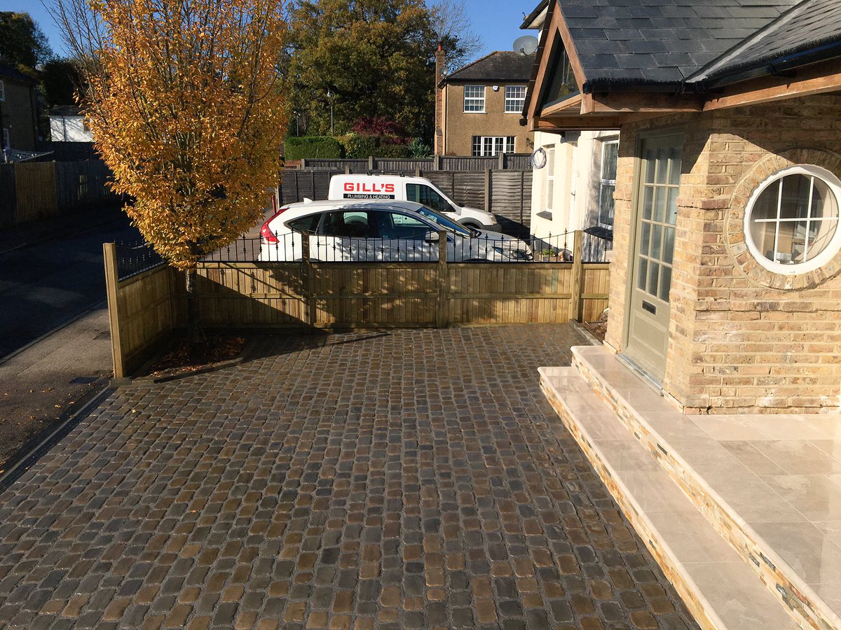 groundcraft_pro's tweet photo. Latest projects completed 👌🏼 makes for an impressive driveway!  #groundcraftprojects #groundcraft #marshalls #bestbyfar https://t.co/de5Q7IEJSJ