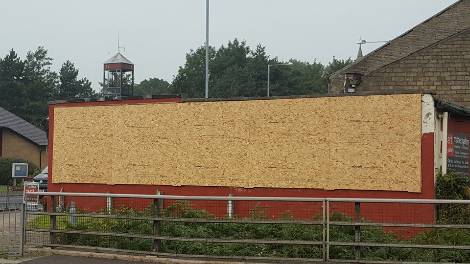 2 large billboard spaces available for hire on Bocholt Way, Rawtenstall
8ft x 20ft.  1/4 spaces from just £50pw
Call now 01706 225673