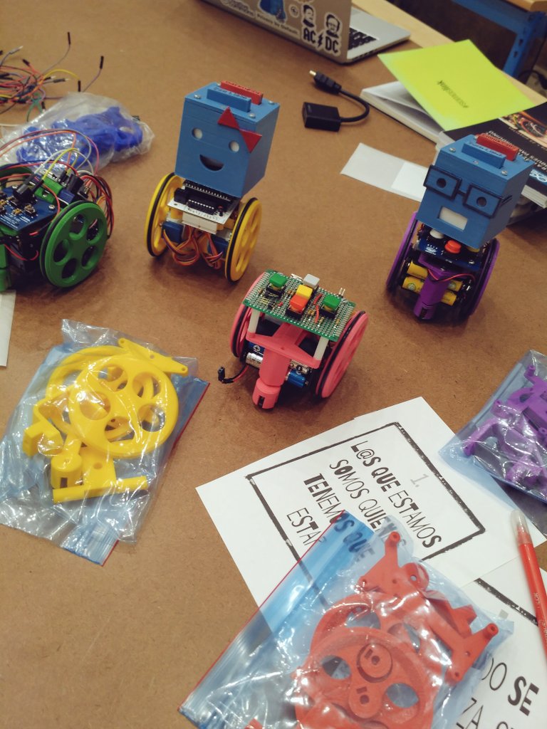 playtheifs's tweet photo. Nos lo hemos pasado genial en el Open Space con los @escornabot de @pablorubma https://t.co/MbfZ4ccuVT