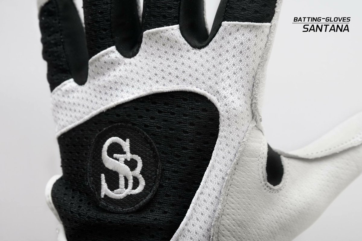 Santanabats's tweet photo. Complementa tu Santana Bat con nuestras Batting Gloves ¡Y batea como un profesional!
#SB #HitThatPitch https://t.co/k06KCF4YK9