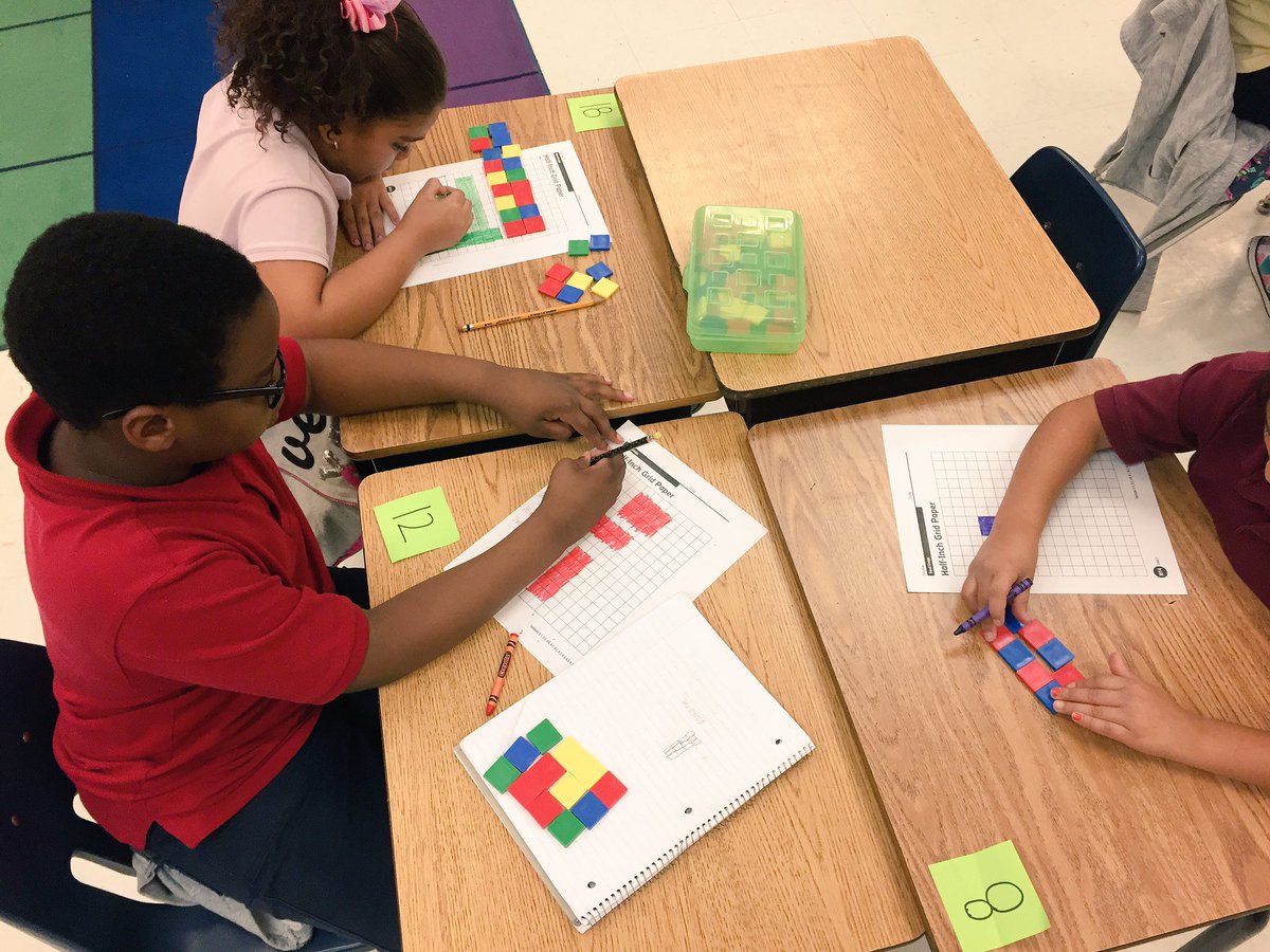 MsQuinFTW's tweet photo. Going crazy with arrays! @AVEDragonStrong @CCPSk5math https://t.co/HtoIJ9SFzL