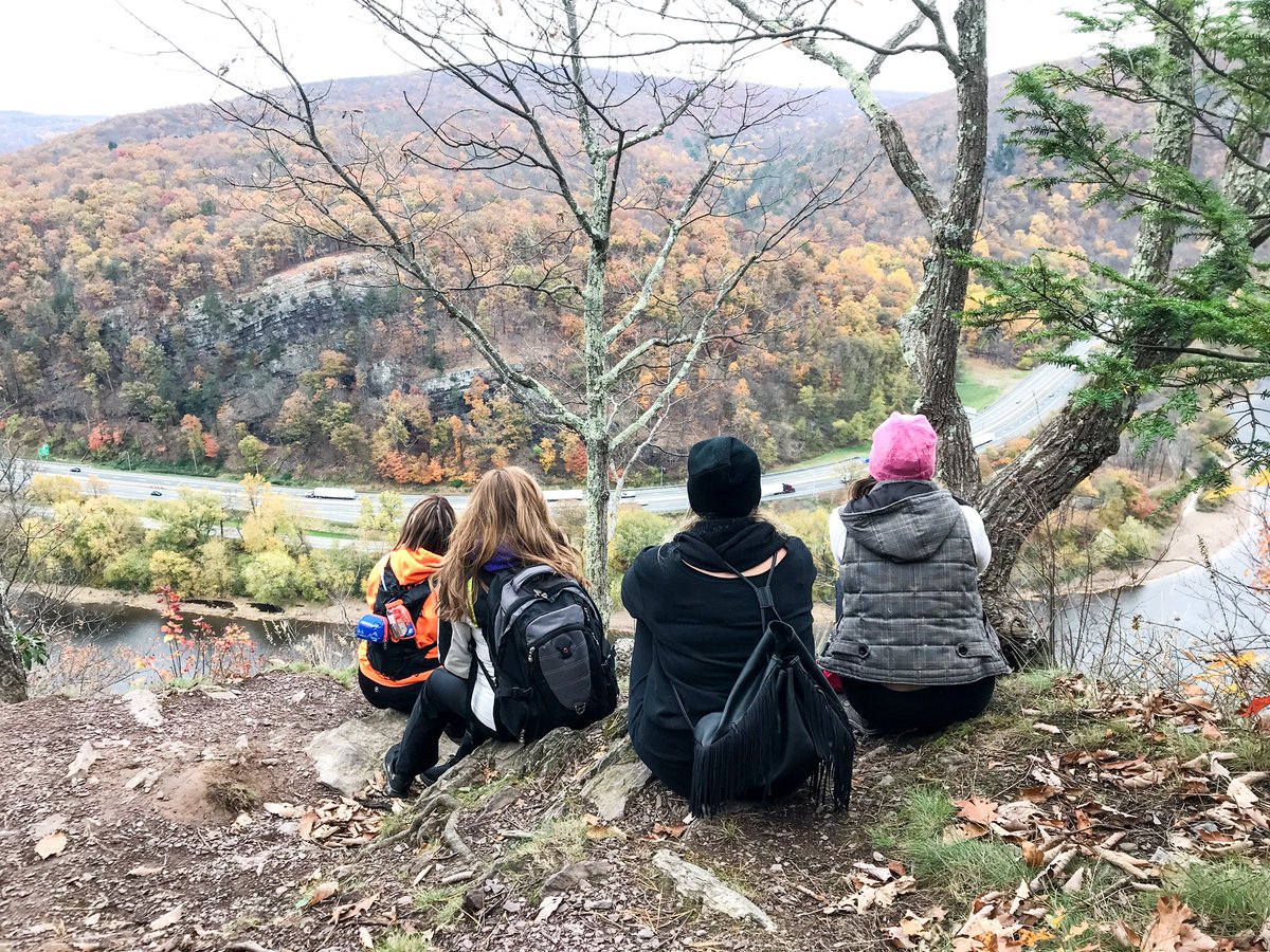 loveandlightxox's tweet photo. How i spent my morning #hiking #mtminsi #delawarewatergap 🍁 https://t.co/FGwMa4Bueb