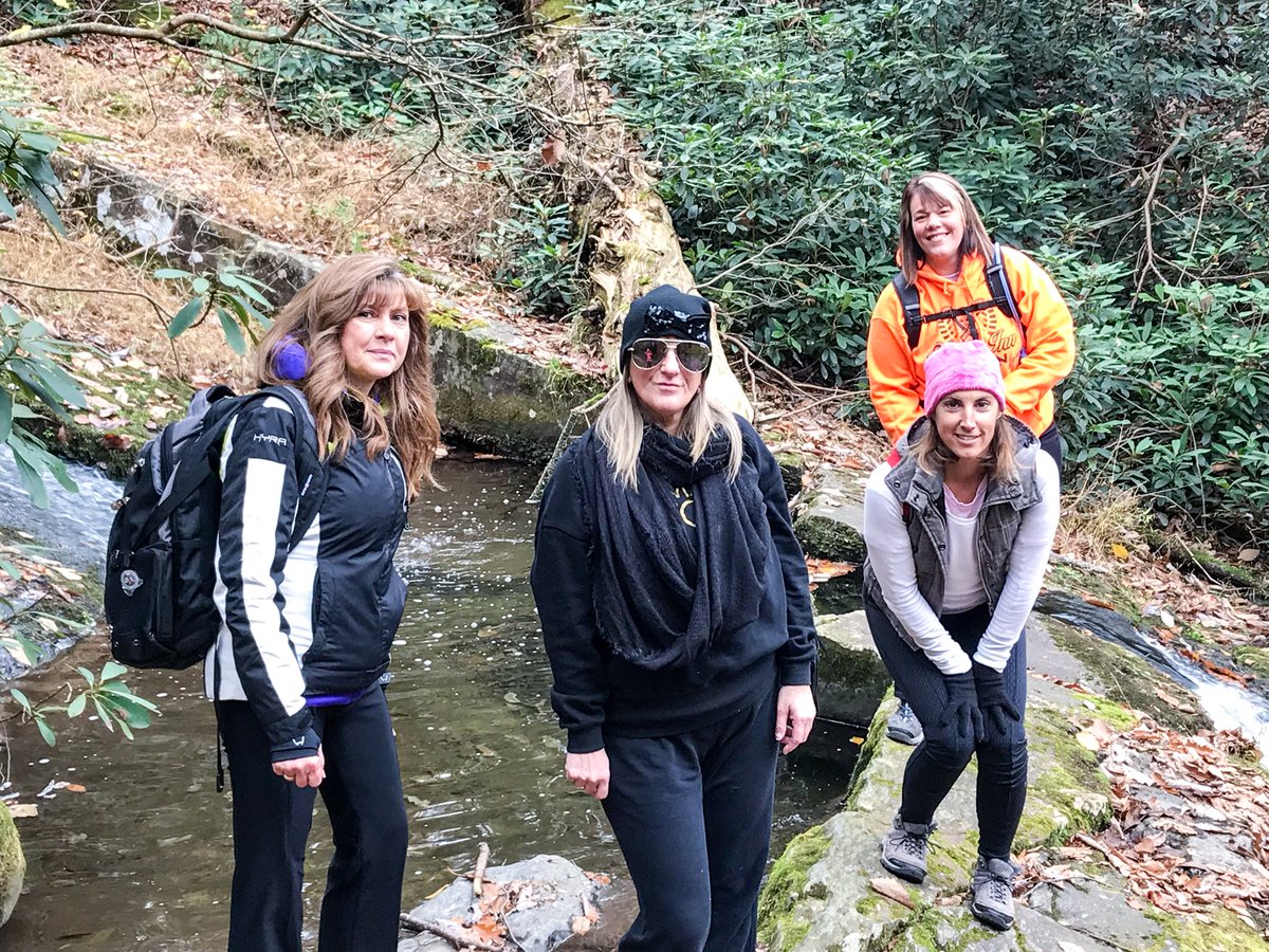 loveandlightxox's tweet photo. How i spent my morning #hiking #mtminsi #delawarewatergap 🍁 https://t.co/FGwMa4Bueb