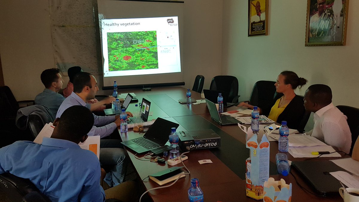 Kaushikramki's tweet photo. Great workshop in #Kumasi discussing value of digital tools in sustainable cocoa farming. @cocoa_abrabopa @UTZCertified https://t.co/yBY4FKeQ2O