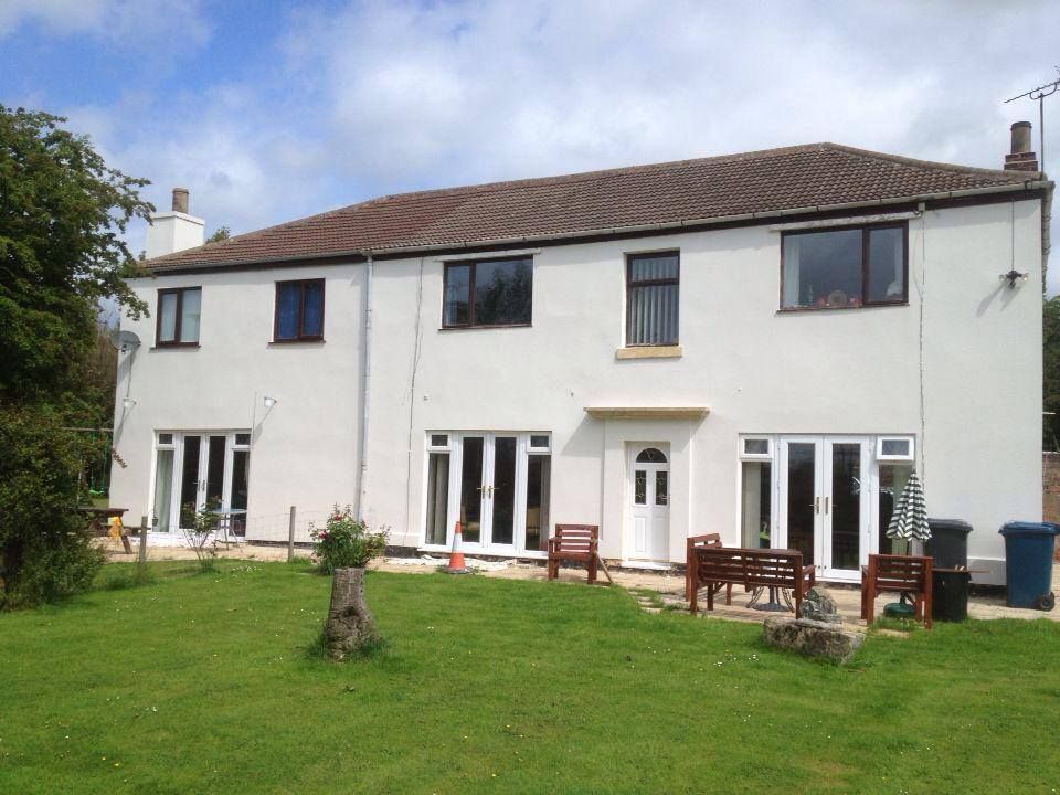P3Plastering's tweet photo. A before and after pic of this lovely farmhouse at #sheffield with it's Weberpral M Monocouche render in silver pearl. #colouredrender https://t.co/fXvopcc7ph