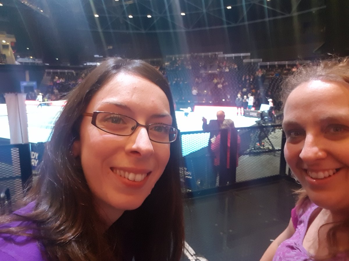 smilerjen's tweet photo. #withAndy and  @harpo1981 looking forward to @andy_murray  and @rogerfederer match! https://t.co/UPe3t4FQ6j
