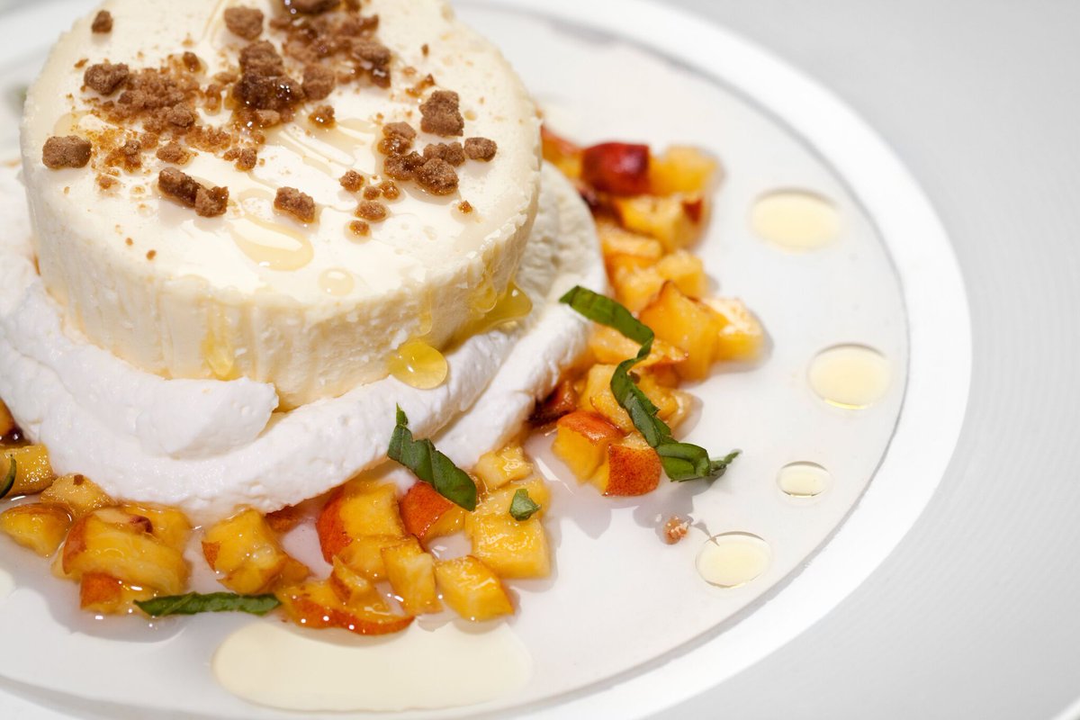 Let us be your #Thanksgiving host <a href="/TriompheNY/">Triomphe Restaurant</a> at <a href="/IroquoisNewYork/">Iroquois New York</a>! See our exclusive menu + make your reservation >> buff.ly/2zlVUfu