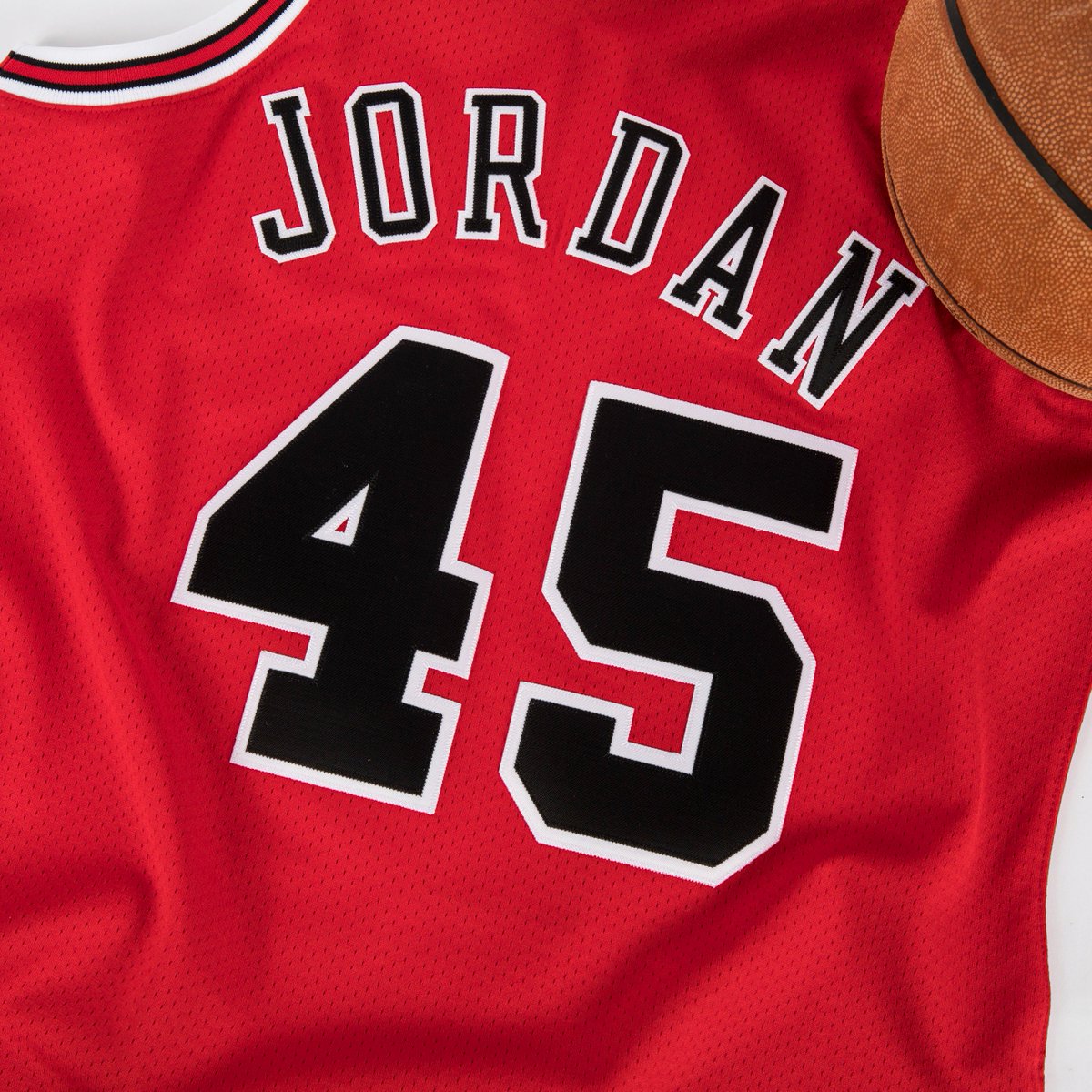mitchell_ness's tweet photo. 🐐 A few #45's available @nbastore &amp; @mnessflagshipstore
#mnauthentic #mitchellness
[https://t.co/nQh4D7D76V to shop MJ authentic jerseys] https://t.co/OXRVRRZFR8