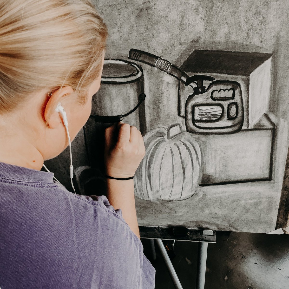 KStateArtDept's tweet photo. Do more of what makes you happy! Get lost in your own creations #KState #artdept #drawing #ART190 #springsemester https://t.co/h1KDbYrj8W