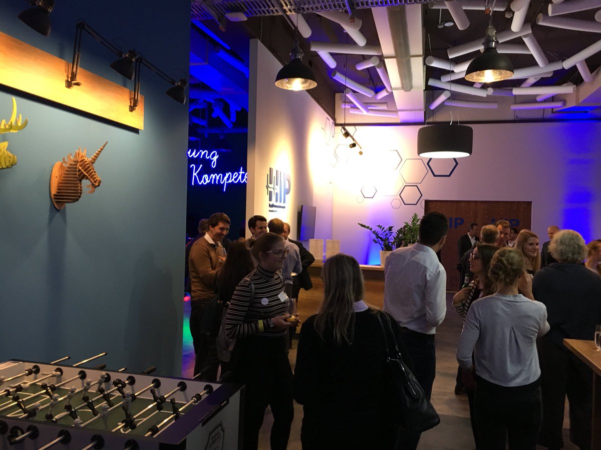 HIP_Hamburg's tweet photo. Get-together und Networking @ Innovationstag von @TKPresse @handelsblatt #TKaccelerator #SmartHealth https://t.co/99Z63rM4k9