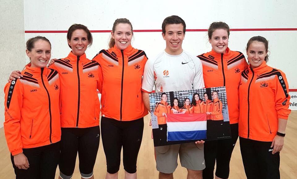 Sanne_Veldkamp's tweet photo. Leuke clinic met het Nederlands Dames Team 🇳🇱 voor @YourSportunity als dank voor de crowdfunding! #roadtoparis #TeamNL #Squash #WK https://t.co/pYy4I1nksF