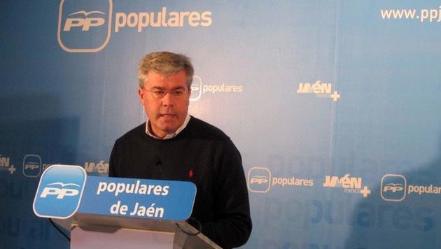 iescolar's tweet photo. El exalcalde de uno de los municipios más endeudados, ejecutor de la intervención del Ayuntamiento de Madrid https://t.co/z5VB2dDa5V https://t.co/yW6uR8swAz