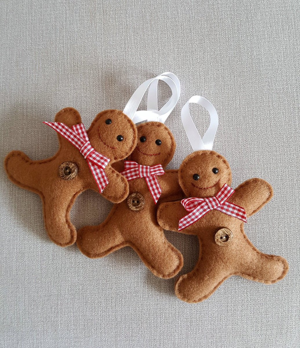 Onlyathomegem3's tweet photo. Excited to share the latest addition to my #etsy shop: Felt Gingerbread Men #christmas #gingerbreadman #homedecor https://t.co/FpwfR2jtwF https://t.co/HXLrHTrcOi