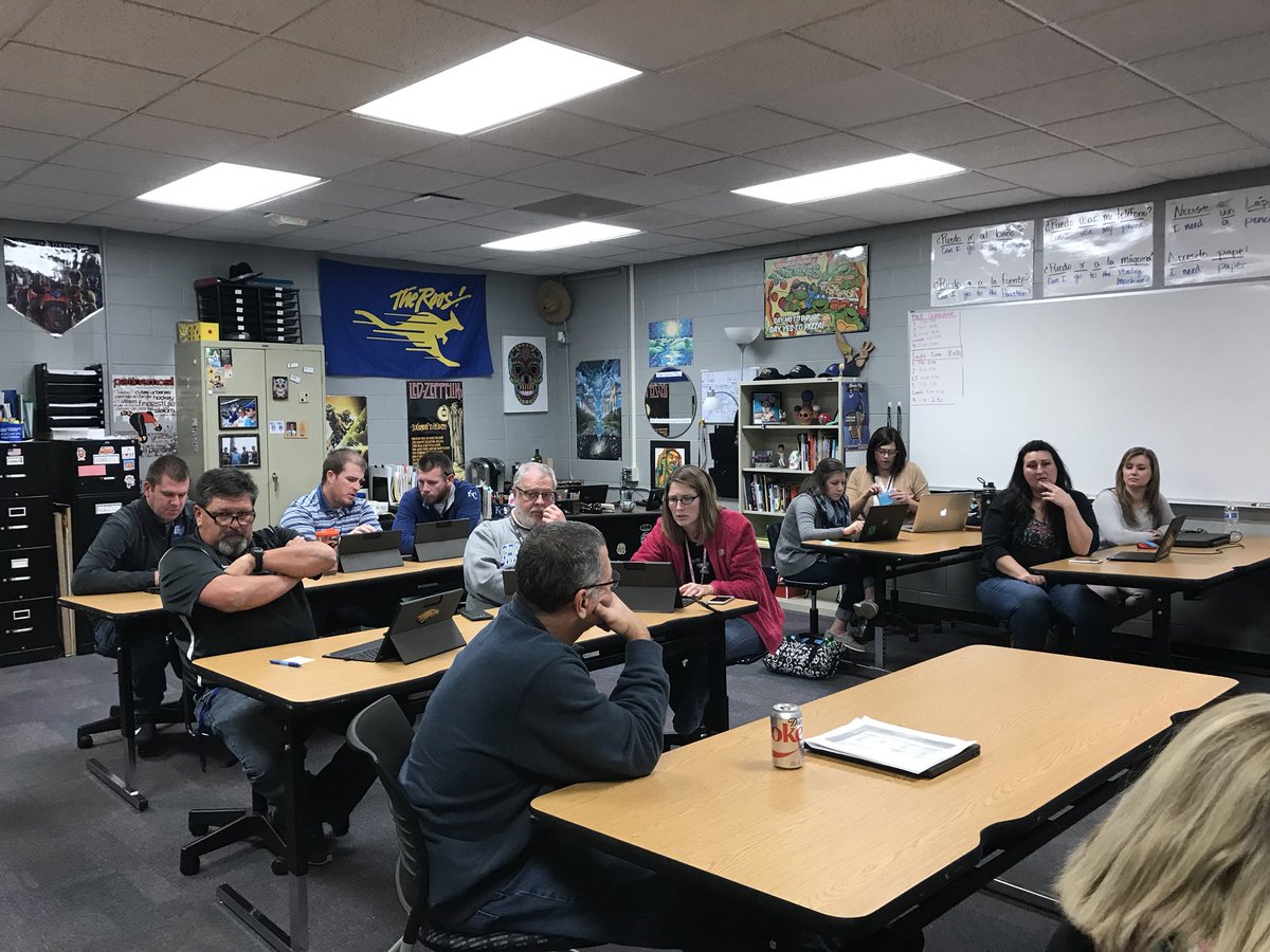 KelliAnnin's tweet photo. #GVeaglePD Great conversation in secondary Google Classroom https://t.co/pERqh9NBVa