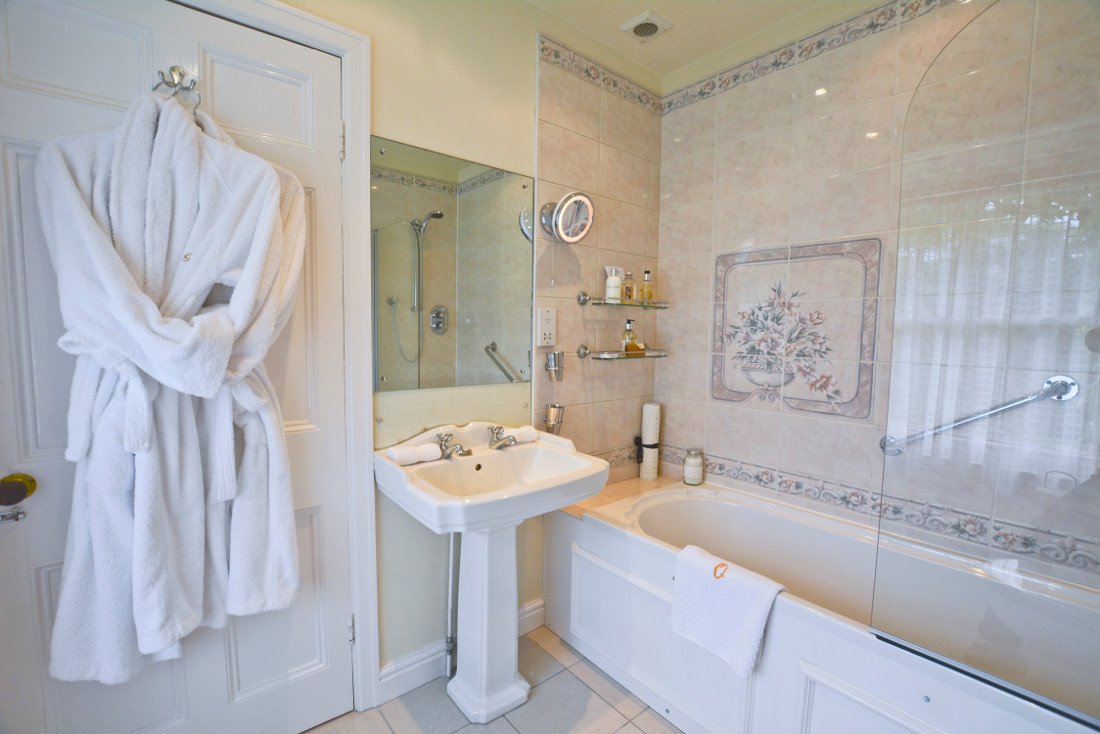 FarlamHall's tweet photo. Take a tour of our rooms with this online gallery of the accommodation at Farlam Hall: https://t.co/ehUcEeguQA #Cumbria #TravelTuesday https://t.co/anoeVnLIlS