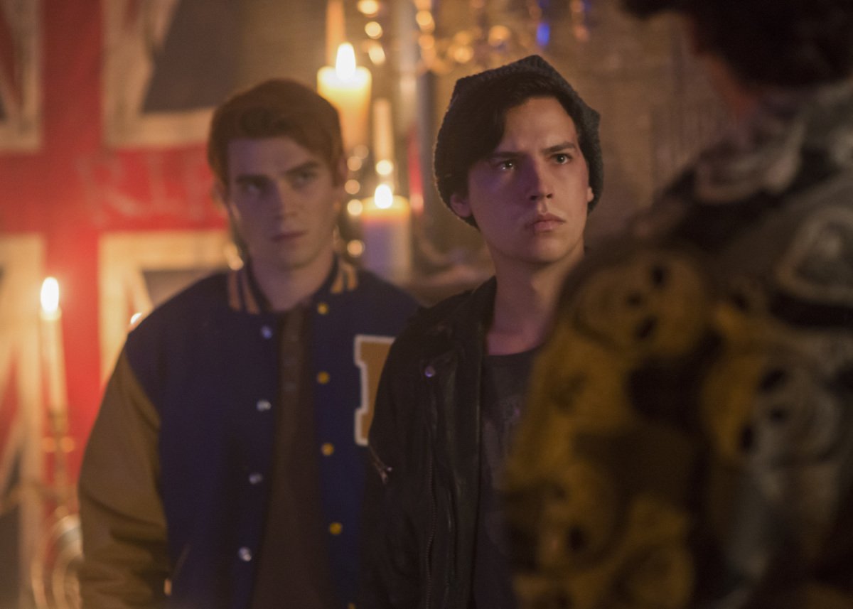 TheFanMomLife's tweet photo. NEW! #Riverdale "Chapter Nineteen: Death Proof" Episode Stills https://t.co/vAIJBOSp5f https://t.co/HAKdnPAD7Q