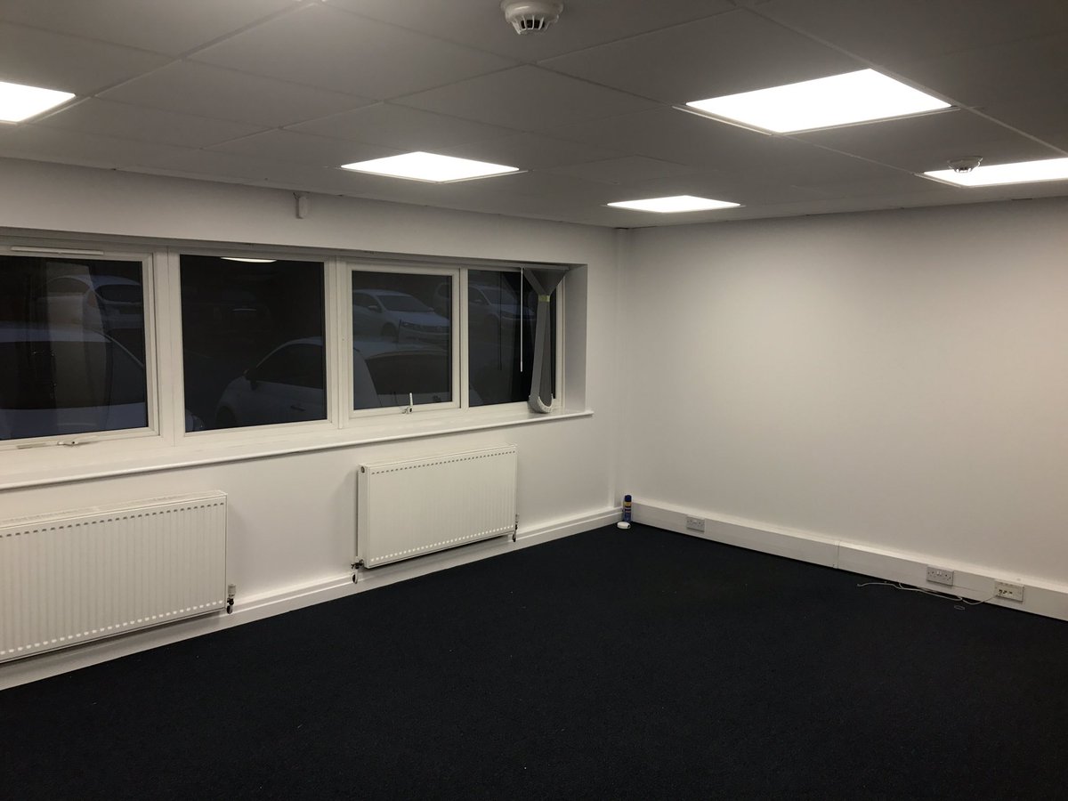 decor8_jason's tweet photo. Great combination 
#Dulux White Mist 
#Dulux quick dry pure brilliant white gloss 
#Rustins white enamel https://t.co/tqXoj6ITVC