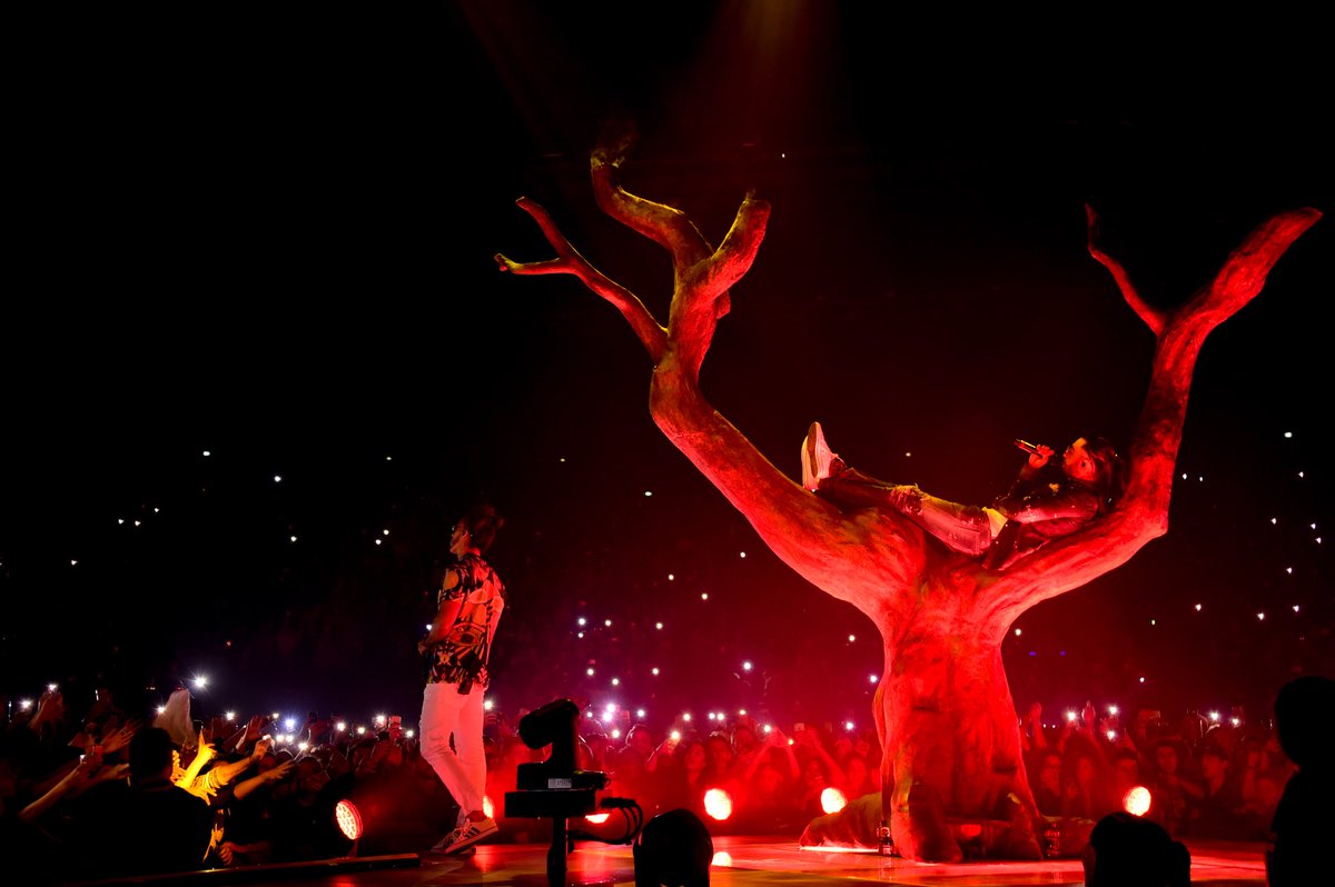 PNLMusic's tweet photo. Merci beaucoup à Nantes pour cette première date c'était n'da !!! On arrive à Marseille, demain c'est la jungle !!🌴🔥#PNLTour #quelafamille https://t.co/5pip986DNF