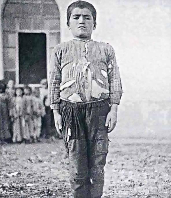 koy_enstitusu's tweet photo. Bu memleket yoktan var oldu . Köy Enstütüsü öğrencileri lütfen çocuklarımıza gösterelim. https://t.co/eYAYAXjDst