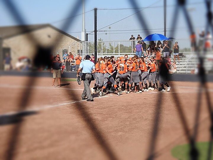 AllyStolte's tweet photo. Tomorrow after school I will be signing to play college sball!! join me at bairs after my signing to celebrate💚💚 #UAMsoftball #goblossoms https://t.co/CppfQGbXvQ