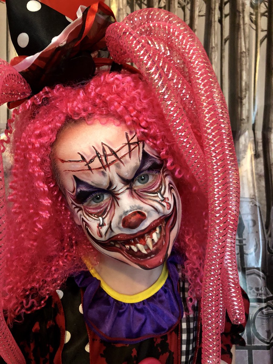 happystarfaces's tweet photo. My beautiful girl🤡🤡 https://t.co/852YJCBgH5