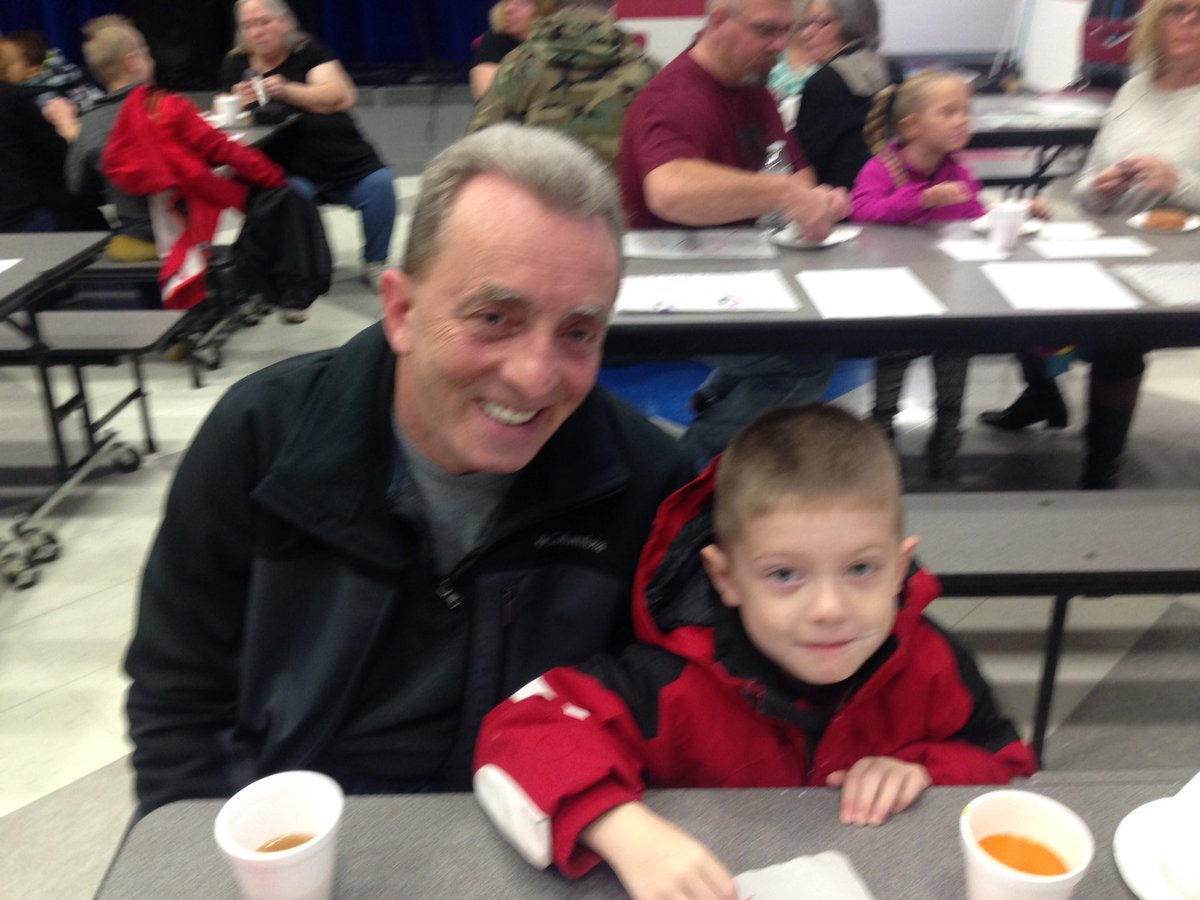 HolsingerMCS's tweet photo. We had a wonderful group of grandparents and students today for breakfast. Thanks for all who participated and supported us! #werprexies https://t.co/DEK1YaFlr7