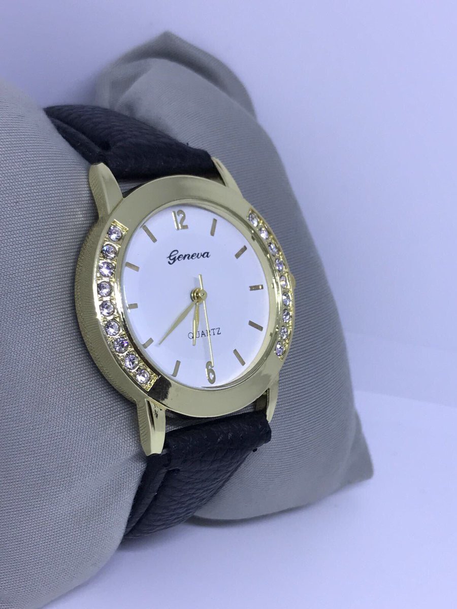 oymsisters's tweet photo. Siyah kordonlu taş detaylı saatimiz 
45 TL 
6 renk seçeneği mevcuttur 
Kargo Dahildir 
#saat #aksesuar #kadin #woman #mavi #watch https://t.co/Tr2B5HoluR