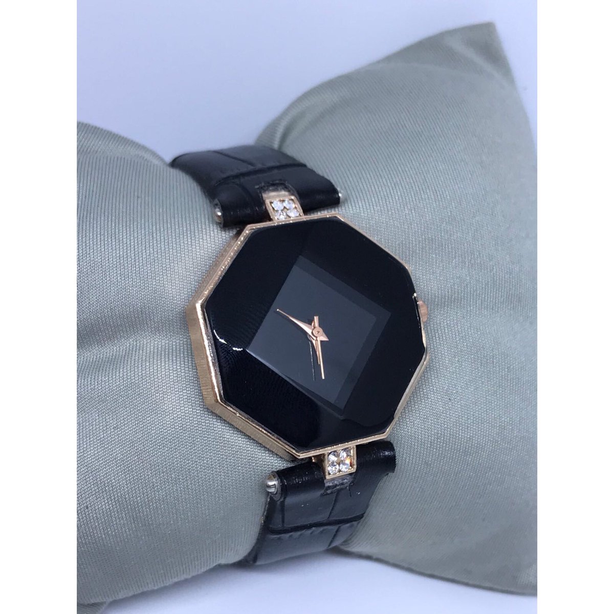 oymsisters's tweet photo. siyah bordo beyaz renk seçenekleriyle taş detaylı saatimiz
45 TL 
Kargo Dahildir 
#saat #aksesuar #woman #mavi #ferrucci #danielklein #watch https://t.co/9mYkr9e8Zq