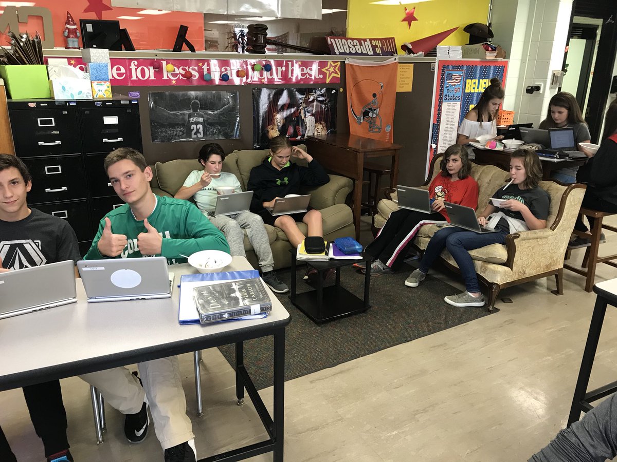 CMS_MrGordon's tweet photo. Tough break ups for Honors 8. They needed full buckets of 🍨 and tissues. #breakingupishard #StudentDeclarations https://t.co/4wHbe6LnMf
