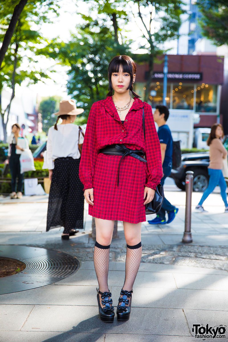 FashionPorn4U's tweet image. Harajuku Girl in Plaid Dress, Fishnet Socks &amp;amp; Platform Bow Shoes: Harajuku… dlvr.it/Pzl61S #TokyoStreetSnaps #bowshoes #Fashion