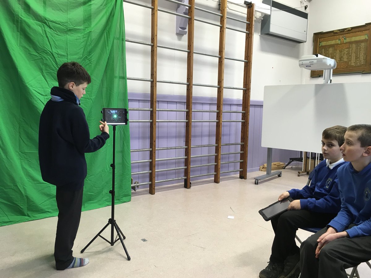 Digital Leaders <a href="/EchtPrimary/">Echt Primary School</a> demonstrating use of Green Screen to pupils from Tullynessle School today. <a href="/DoInkTweets/">DoInk Tweets</a> <a href="/DIgital_H2L2/">H2L2Digital team</a>