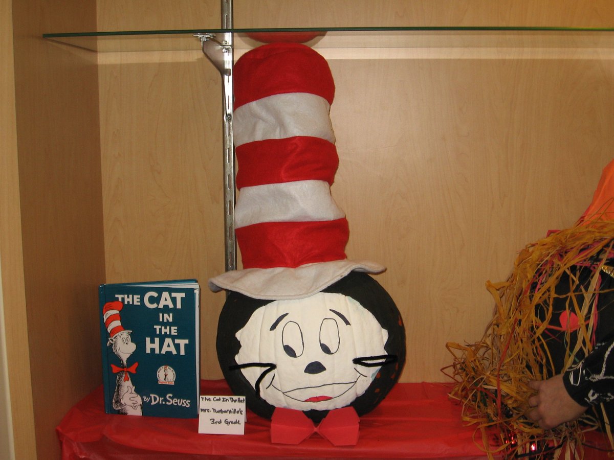 Pineridge Education Center celebrates Red Ribbon Week with a Pumpkin Decorating Contest.
Ms. Tuberville Grade 3