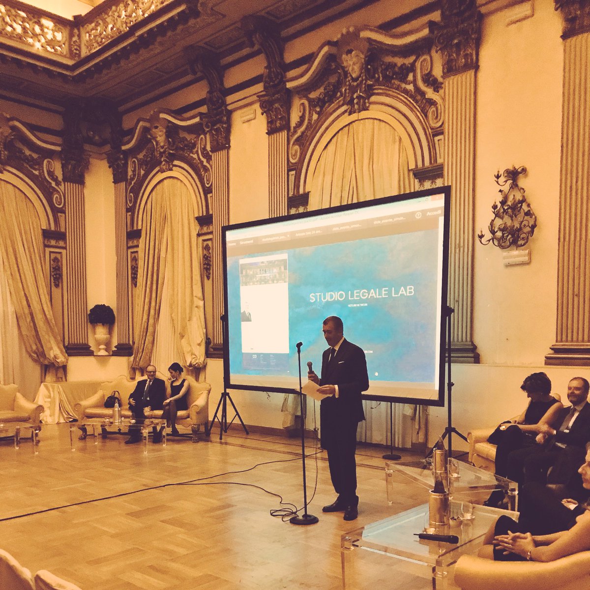 MilaniAnnalisa's tweet photo. L'Avvocato Paolo La Bollita presenta il team di #StudioLegaleLab: professionisti di lungo corso che non smettono di innovarsi! #NetLaw https://t.co/9Jf5gYsQUr