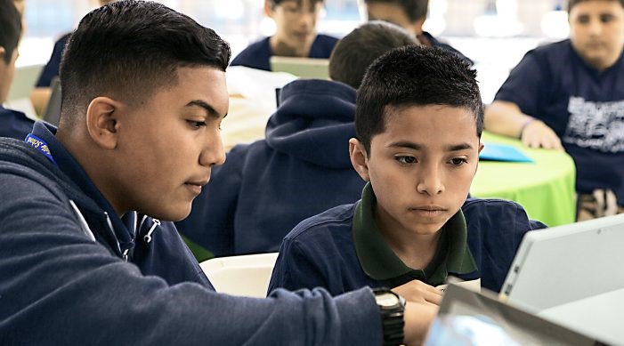MicrosoftBr's tweet photo. Veja como o #EuPossoProgramar ensina programação aos jovens da América Latina para melhorar a vida das pessoas. https://t.co/JiWcRpFsP7 https://t.co/NwveBzVTB1