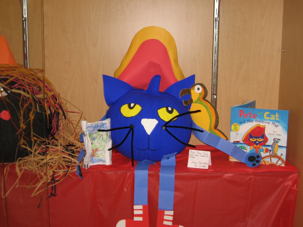 Pineridge Education Center celebrates Red Ribbon Week with a Pumpkin Decorating Contest.
Ms. Baran, Grade 1
