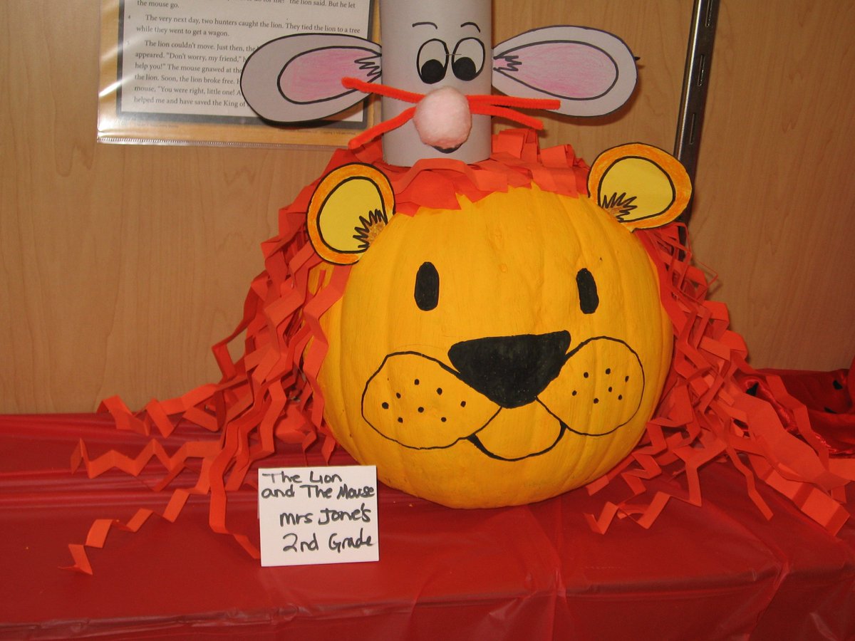 Pineridge Education Center celebrates Red Ribbon Week with a Pumpkin Decorating Contest.
Ms. Jones, Grade 2
