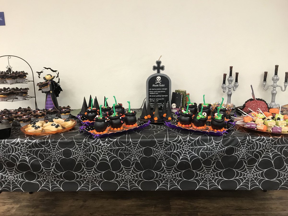 GastroTrina's tweet photo. Halloween! https://t.co/zVtFBrNqRr