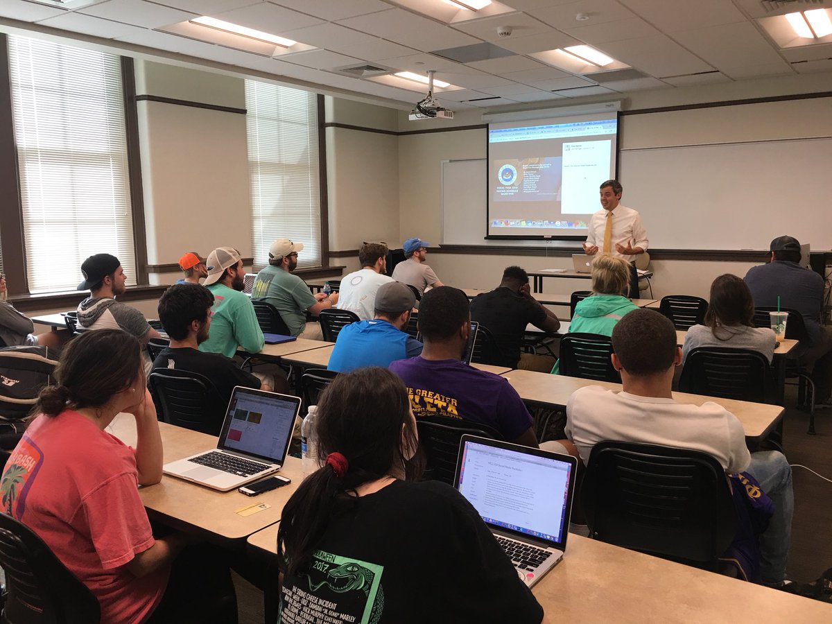 Inform. Engage. Provide context. Call to action. How Hattiesburg Mayor <a href="/toby_barker/">Toby Barker</a> uses social media. @MCJatUSM #SMTTT