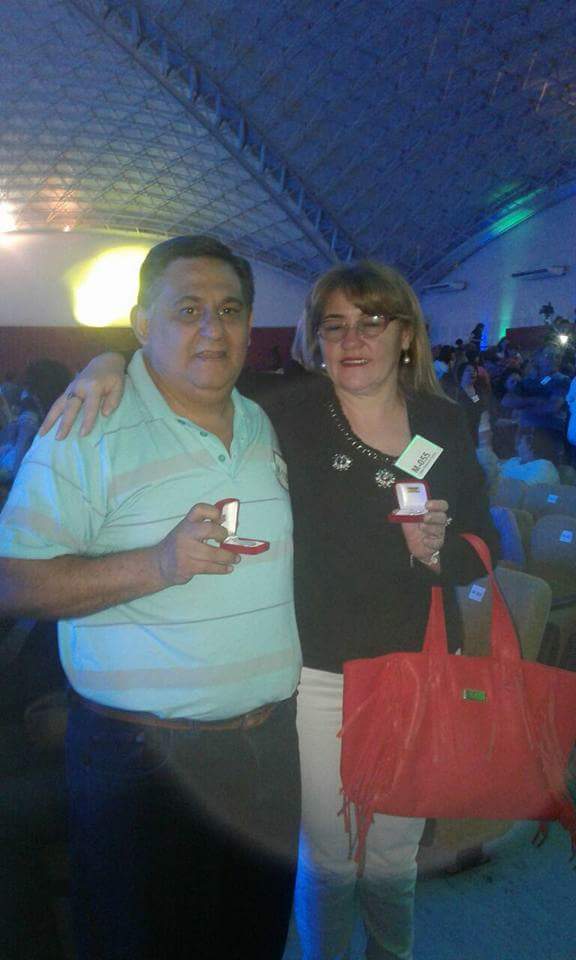 FelicitO los Aux. de Enfermeria  de esta Institución , Alegre Hugo y Zulma López  por el merecido reconocimient X 25 años FELICITACIONES !!