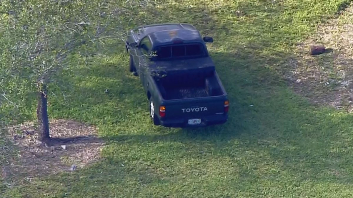 WATCH LIVE Police close South Florida highway near barricaded subject in Miami-Dade bit.ly/2hRsEmE?utm_so… https://t.co/daAVEHDlQ8