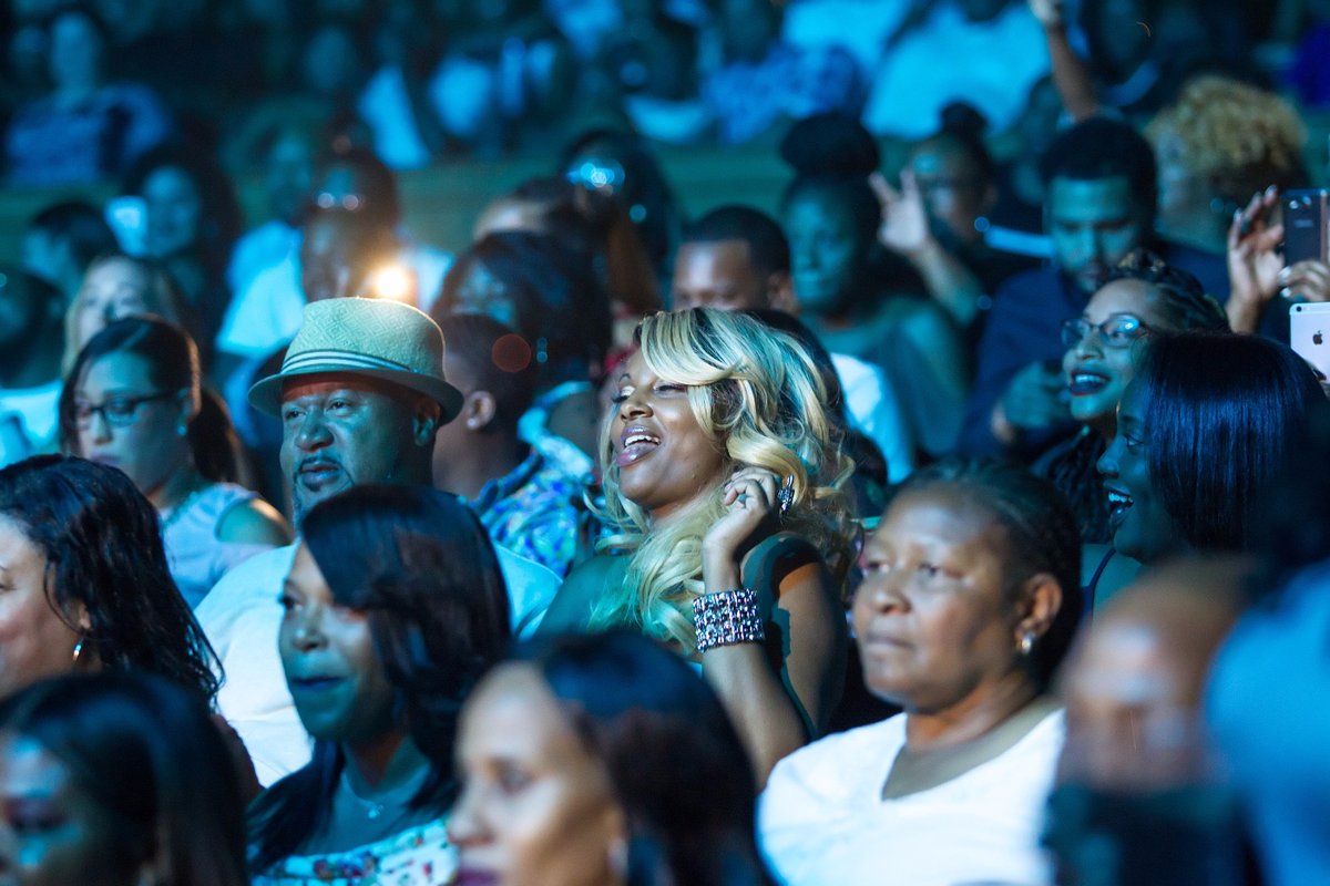 CnnctnsUnlmtd's tweet photo. Crowd has been getting wild at the #ThugsAndTheWomenWhoLoveEm Shows. Don't miss @KMichelle @RayJ&amp; @BoosieBadazz!  https://t.co/1cJtNIhzLu https://t.co/B7Csba2u6a