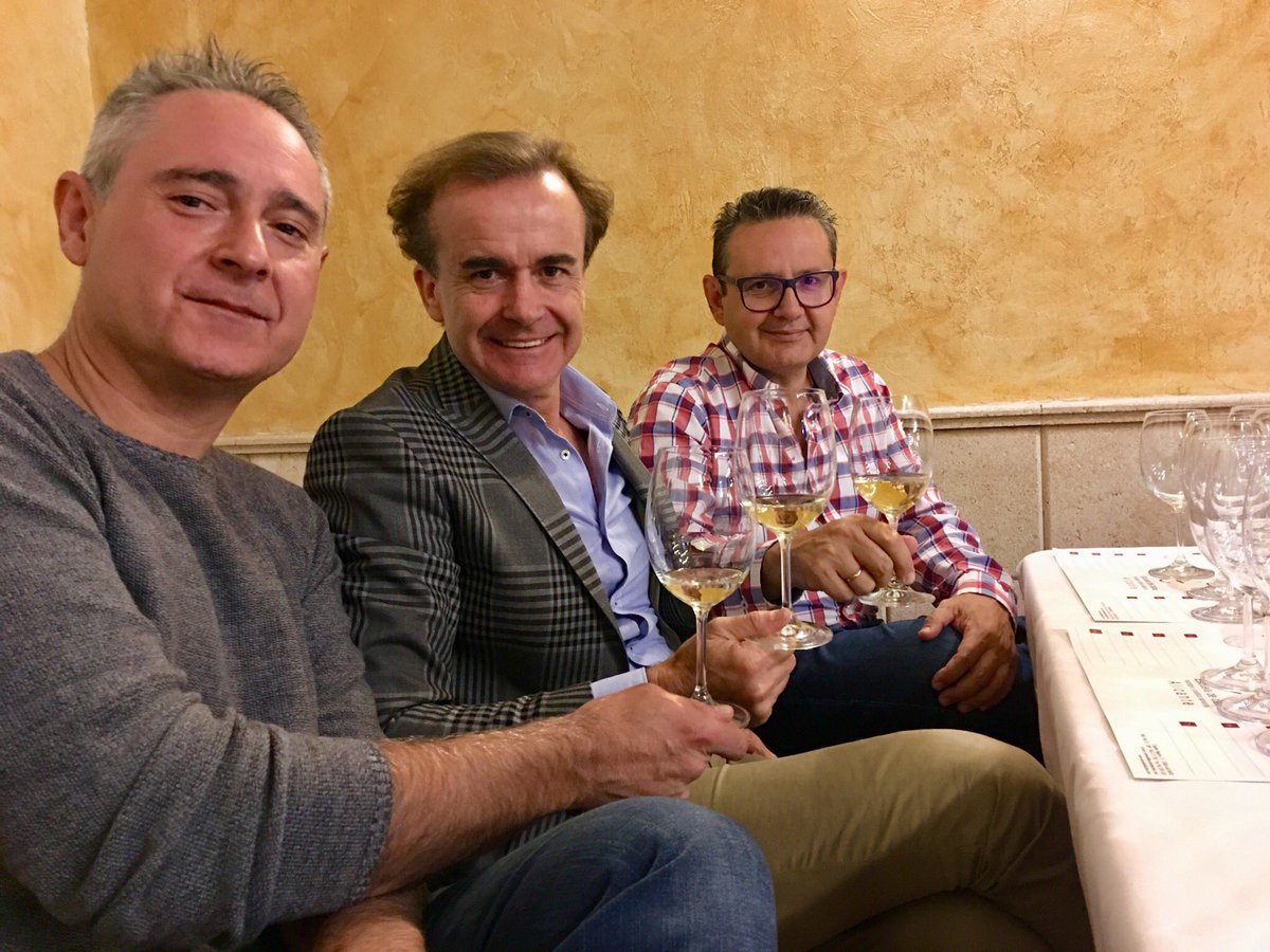 Cata de bodegas Viña Nora y Pazos del Rey de Avanteselecta en la Escuela de Catas de Alicante 🍷👏