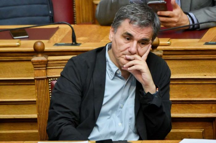 LykavitosGr's tweet photo. Financial Times: Εύθραυστη η παραμονή της Ελλάδας στο ευρώ – Oι... #lykavitosgr #ellada #eyro https://t.co/zNW3ZppqEN https://t.co/KX74GFdJeP