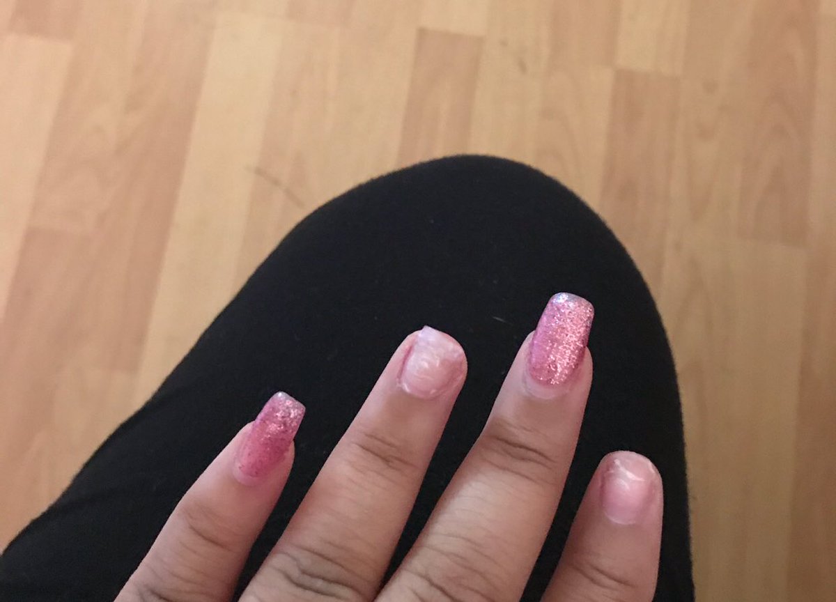 ItsMsPinky's tweet photo. First day back in the gym 😂😂😂 #puttinginthatwork #breakingnails https://t.co/DOTuXgp7yI